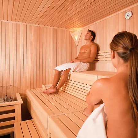 Zell Am アパートホテル 4*